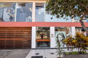 Exterior detail - Miraflores Apartments Alcanfores (Miraflores)