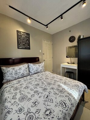 1 chambre, bureau, fer et planche à repasser, accès au Wi-Fi (inclus)