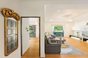 Living area - Happy Family Villa2 / 5 bedrooms detachted pool villa (Chalong)