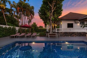 Pool - Happy Family Villa2 / 5 bedrooms detachted pool villa (Chalong)
