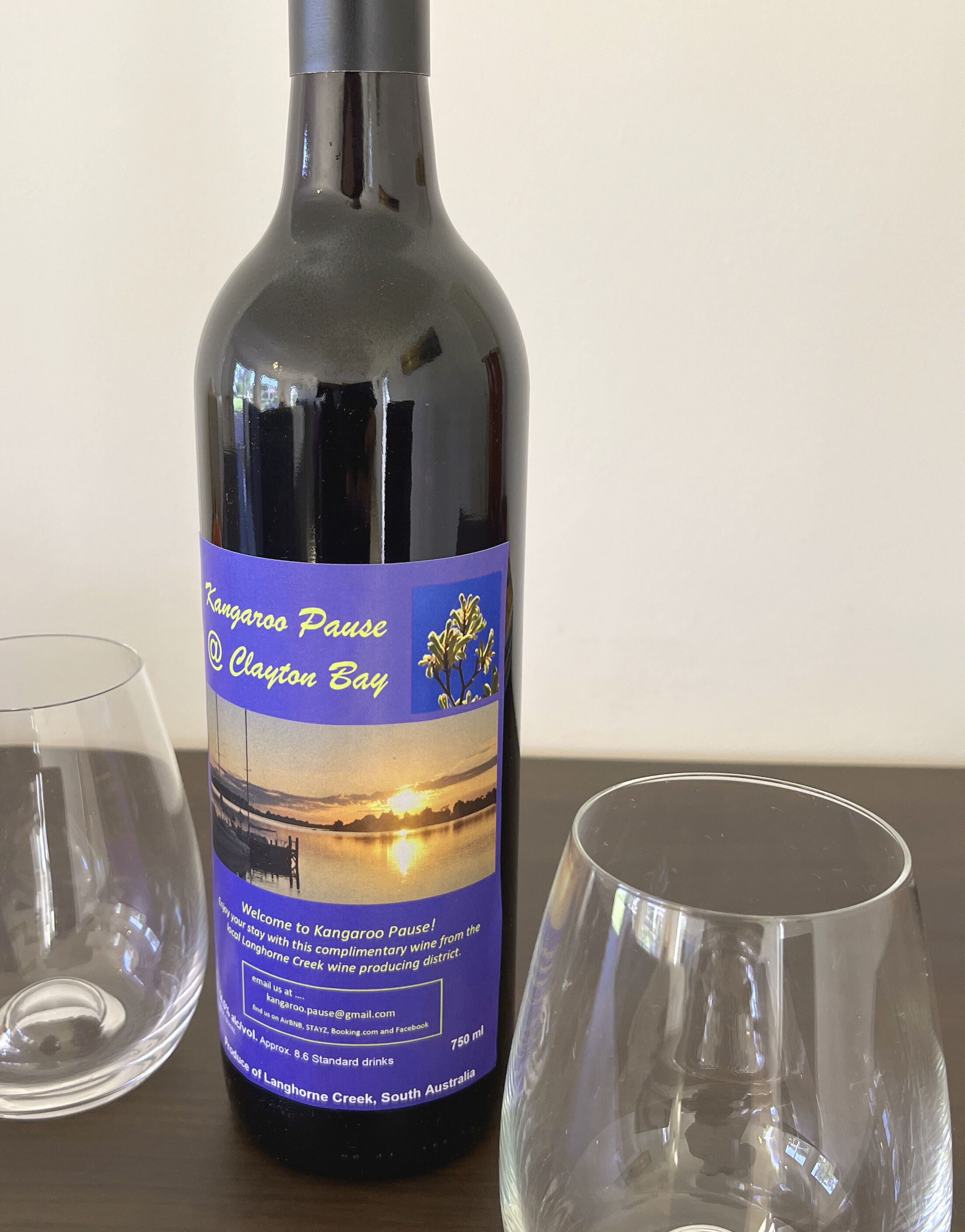 Relax at "Kangaroo Pause" @ Clayton Bay