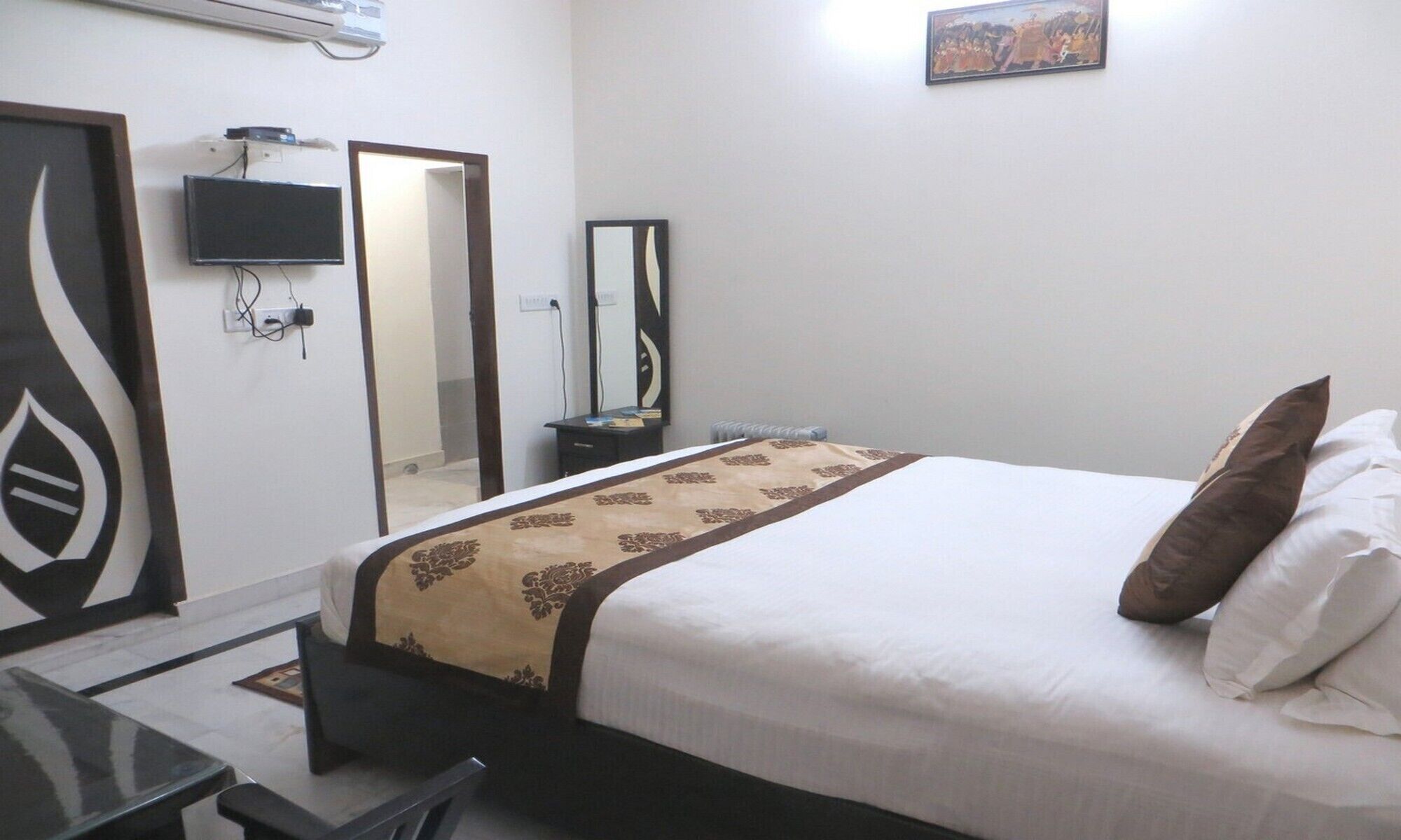 Elegantly furnished private room