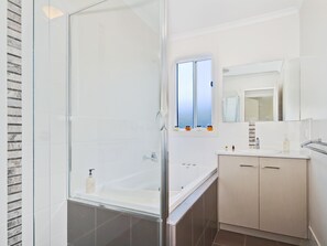 Bathtub