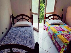 4 bedrooms, iron/ironing board