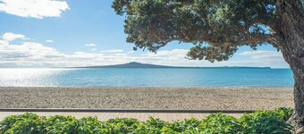 Deluxe Apartment By the Beach - 20 steps to beautiful Kohi Beach and waterfront.