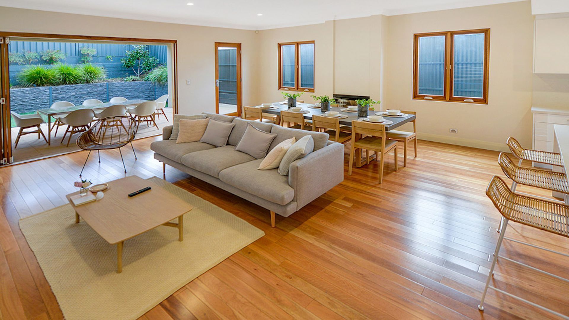 "ARIA HOUSE" -Minutes to Beach, restaurants & shops