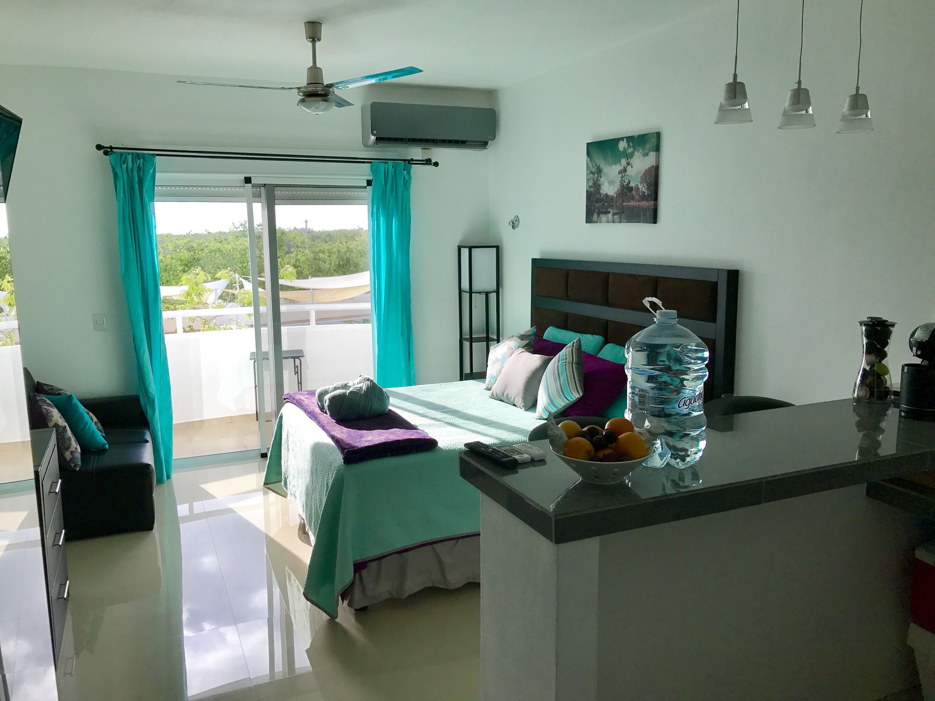 Cozy Suite near the sea with car for rent