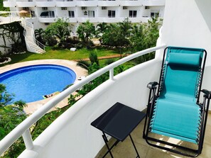 حمّام سباحة خارجي