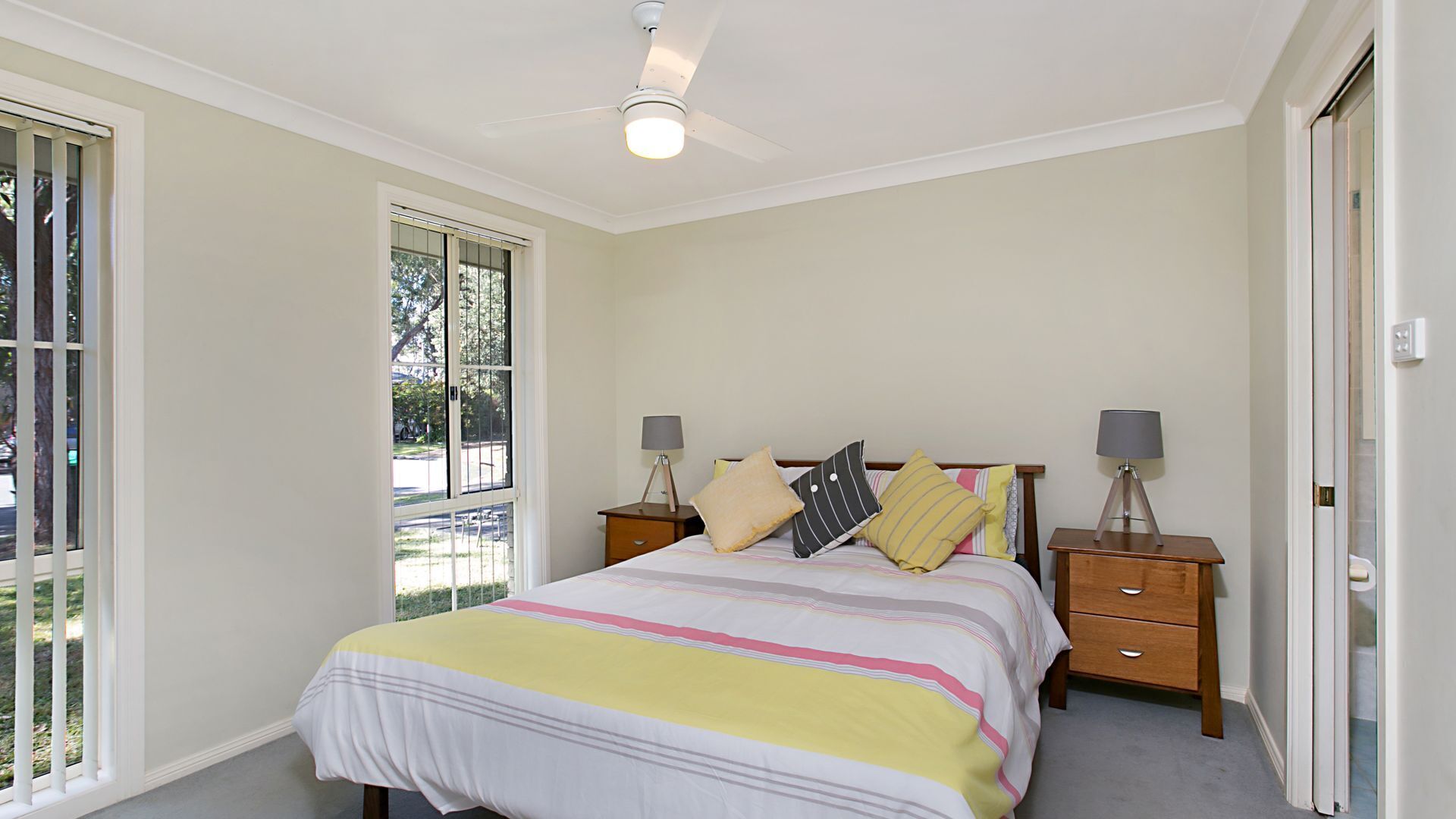 Hawks Nest Pet Friendly 'Villa Delfini'