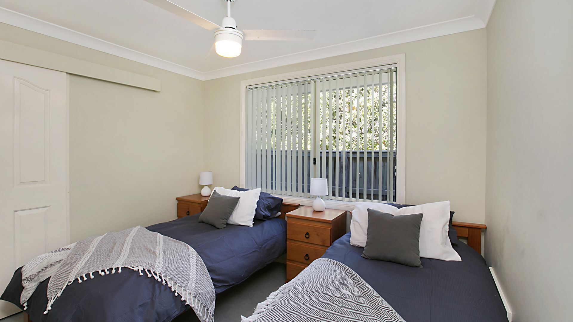 Hawks Nest Pet Friendly 'Villa Delfini'