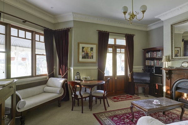 The Sunningdale Lounge