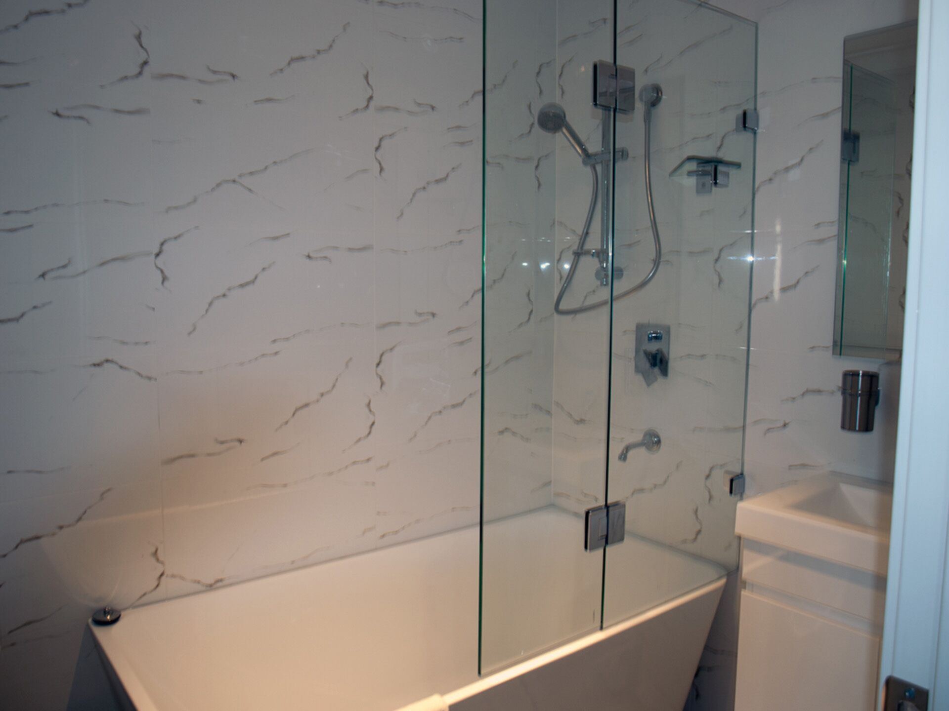 Jindabyne Apartment New and Close to Amenities — image 16