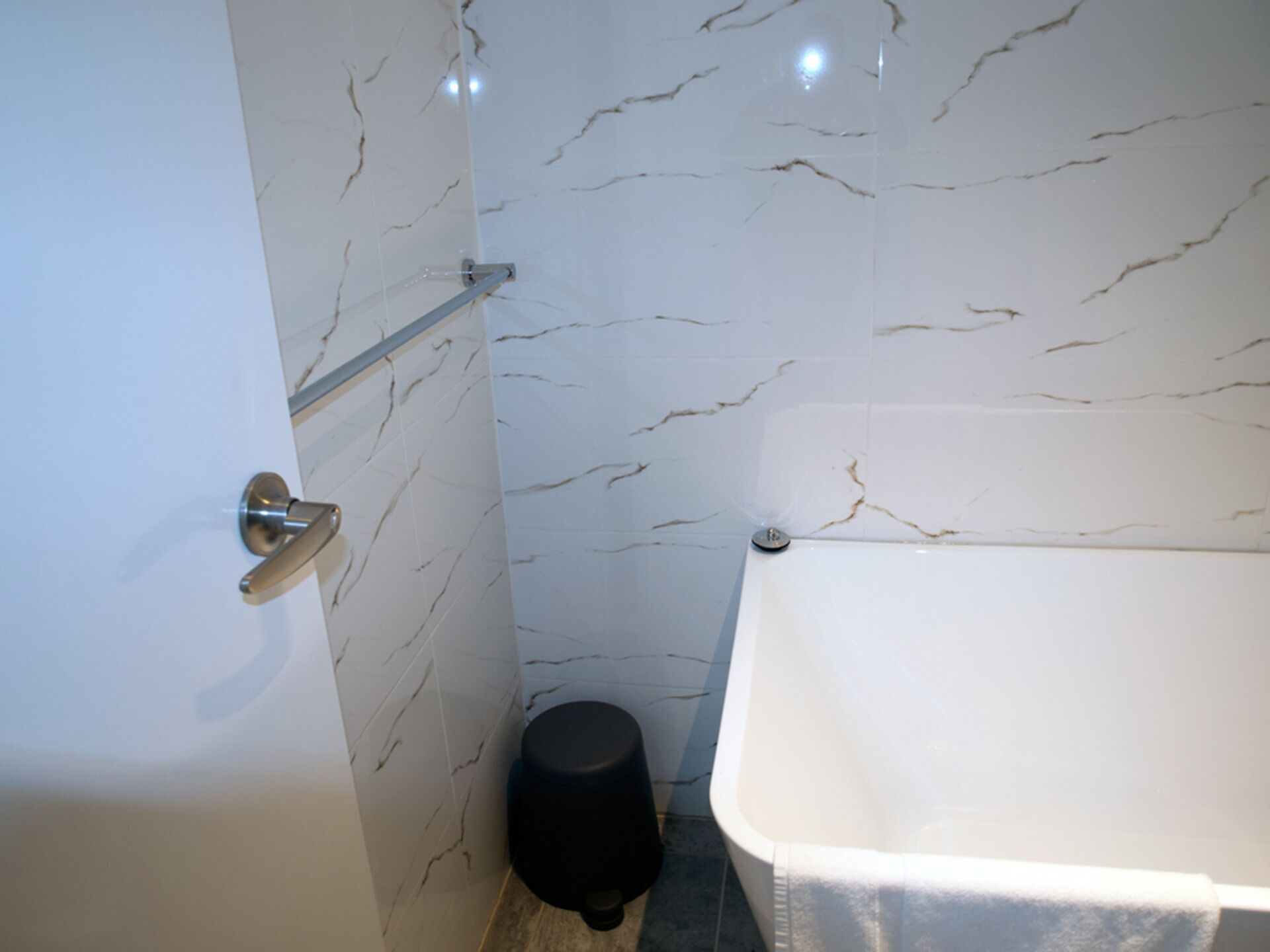 Jindabyne Apartment New and Close to Amenities — image 17