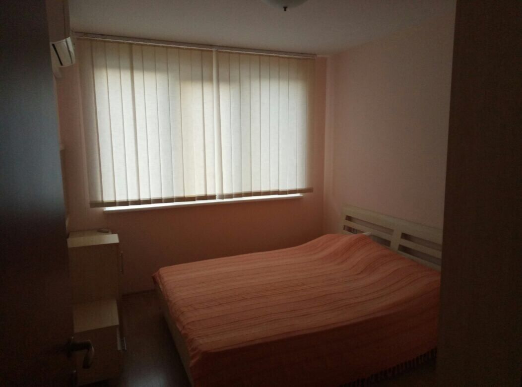 2 habitaciones, tabla de planchar con plancha y ropa de cama 