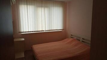 2 soverom, strykejern/-brett og sengetøy