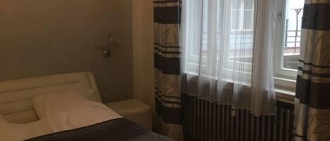 1 bedroom, iron/ironing board, internet, bed sheets