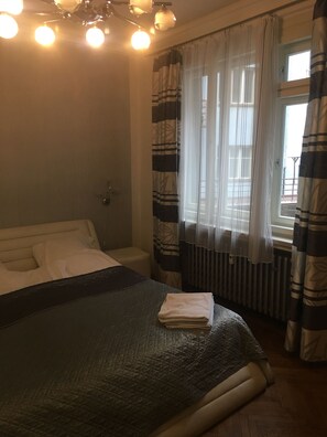 1 makuuhuone, silitysrauta/-lauta, internet, vuodevaatteet
