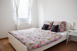 1 makuuhuone, silitysrauta/-lauta, internet, vuodevaatteet