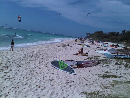SEAWINDS. Economical Accommodation - Two minute walk from the beach.