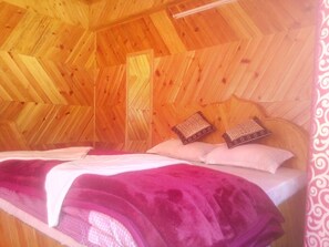 8 bedrooms - Lato The Huts River Touch Guesthouse  (Kullu)