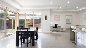 Dining - BOUTIQUE STAYS - Mentone Abode  (Mentone)