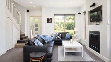 TV, Netflix, streaming services