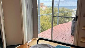 2 slaapkamers, een bureau, een strijkplank/strijkijzer, wifi