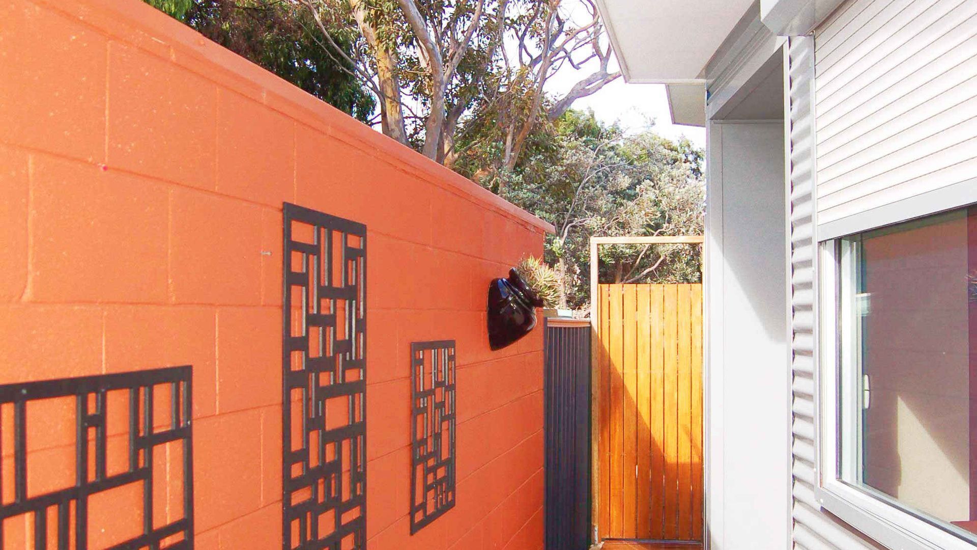  2YO Unique 2Bed Home 100M to Beach — image 2