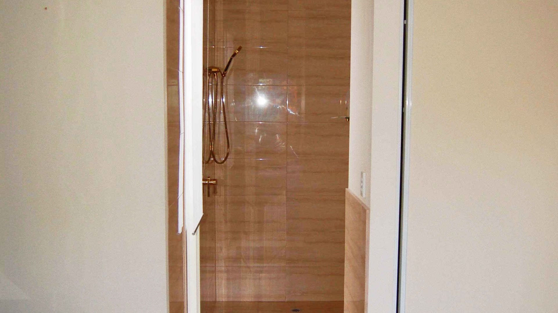  2YO Unique 2Bed Home 100M to Beach — image 17