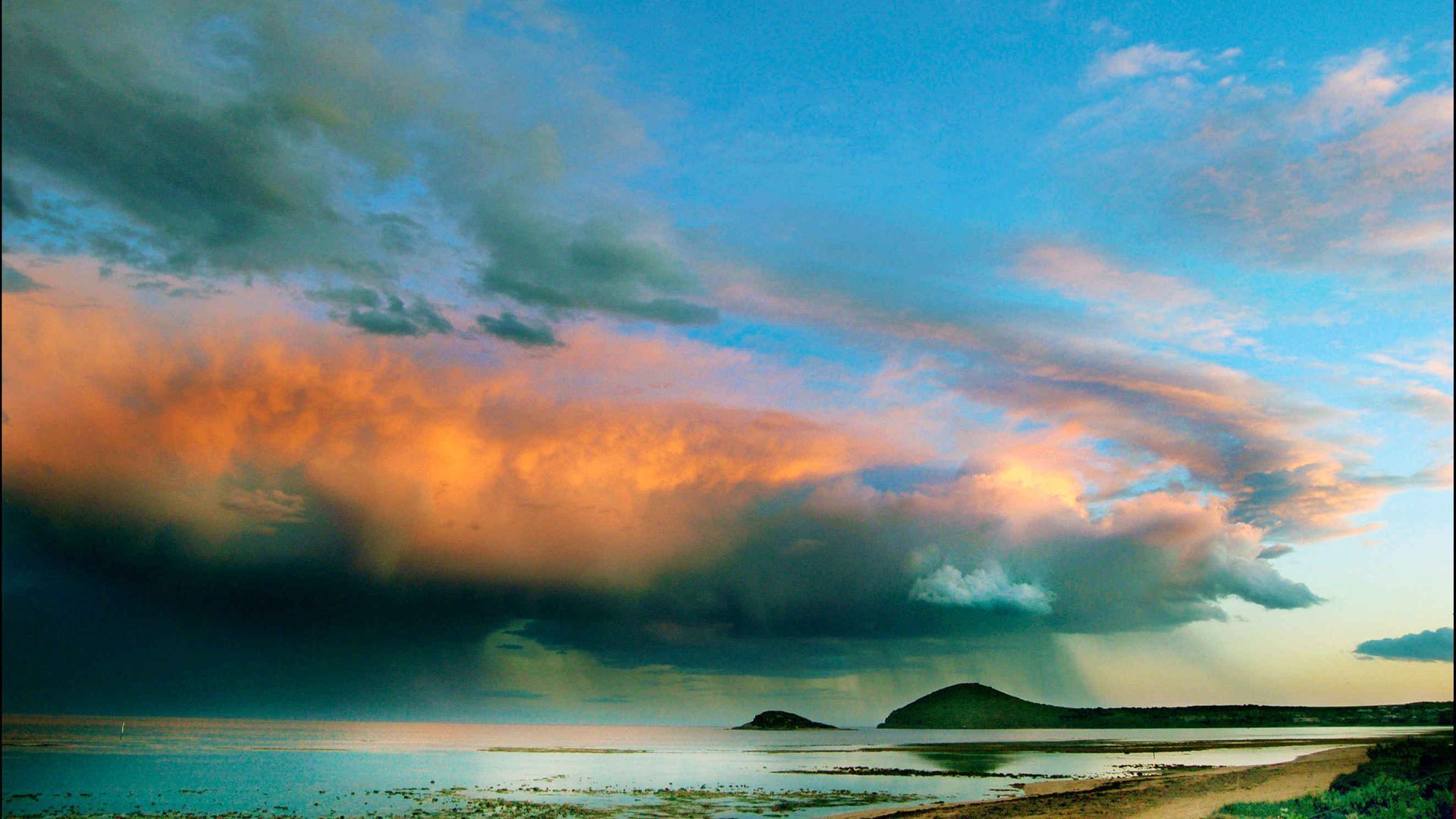  2YO Unique 2Bed Home 100M to Beach — image 6