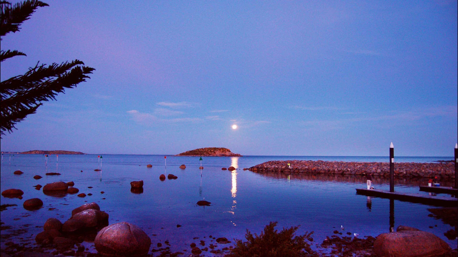  2YO Unique 2Bed Home 100M to Beach — image 21