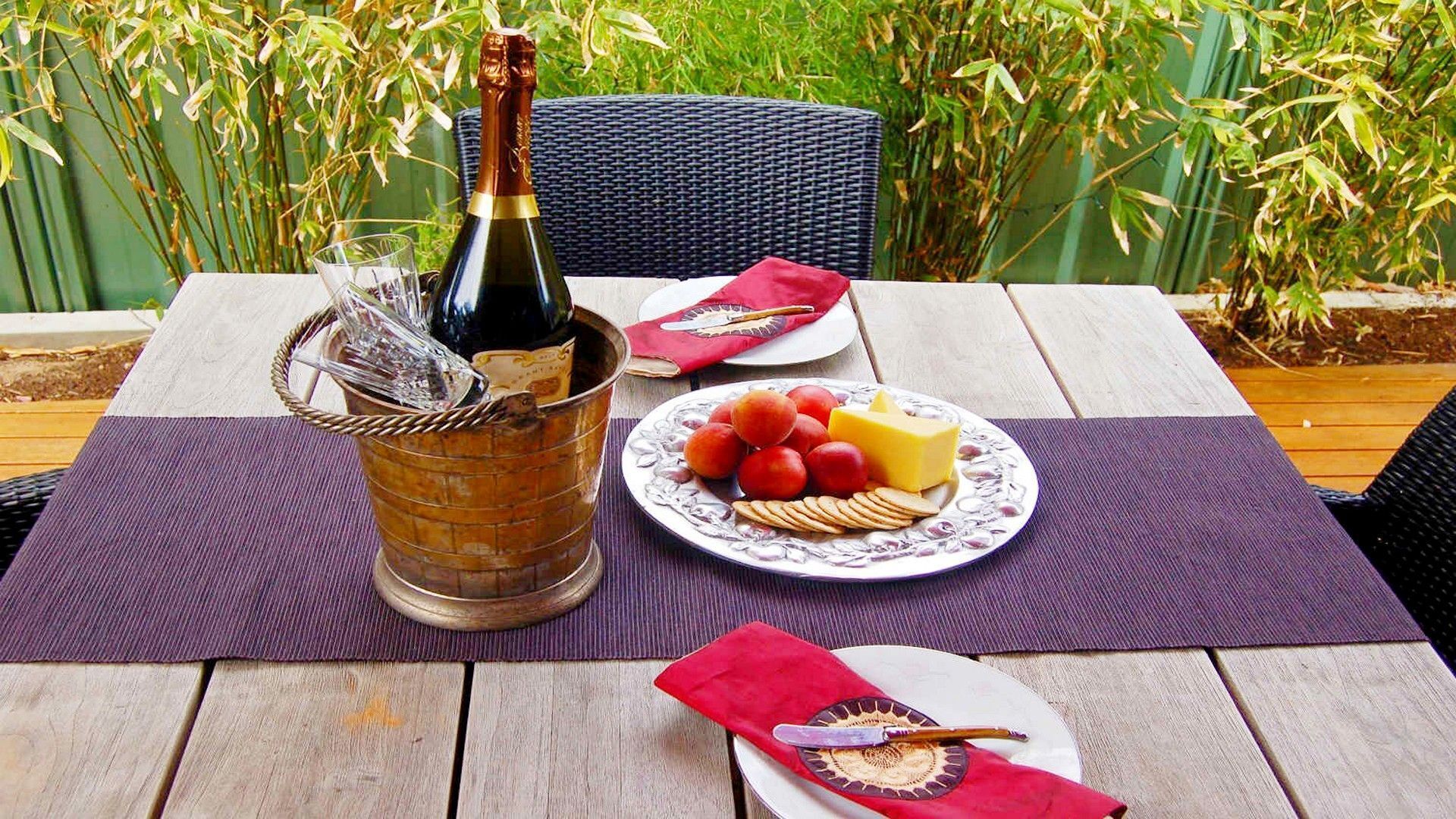  2YO Unique 2Bed Home 100M to Beach — image 3