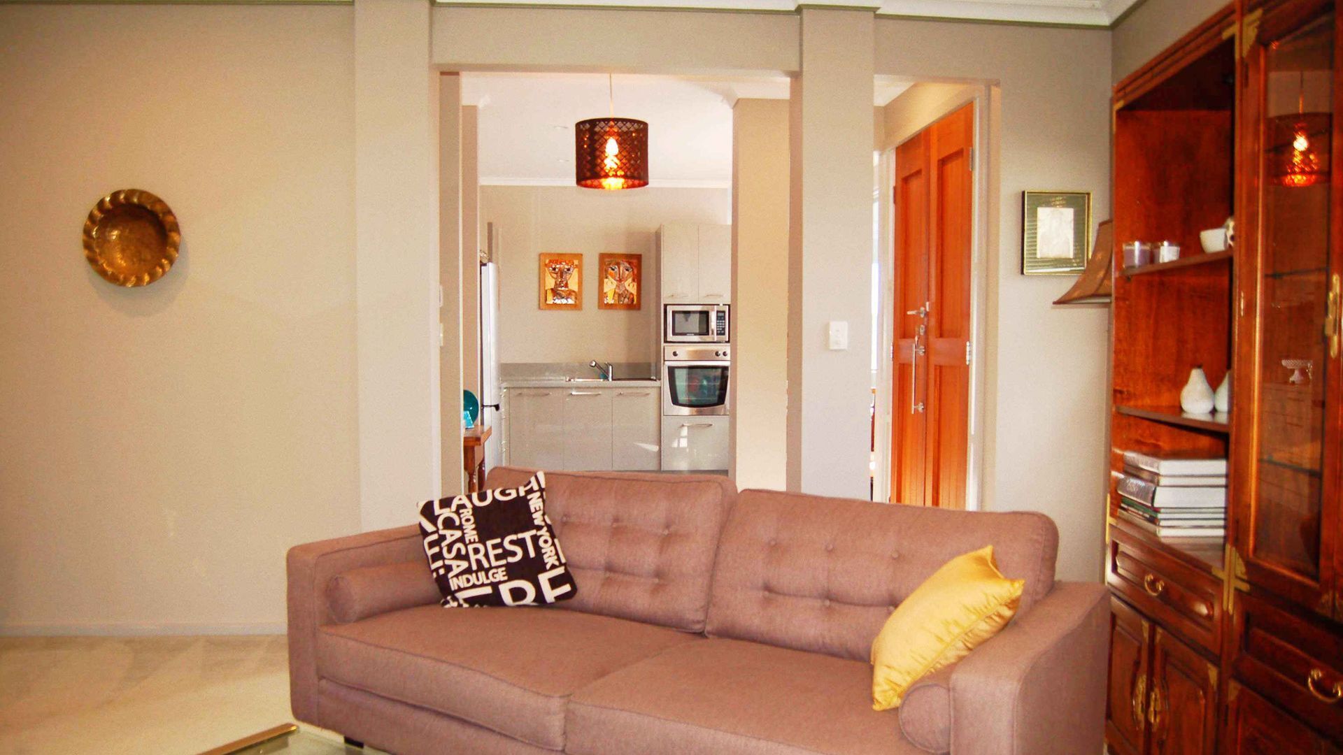  2YO Unique 2Bed Home 100M to Beach — image 10