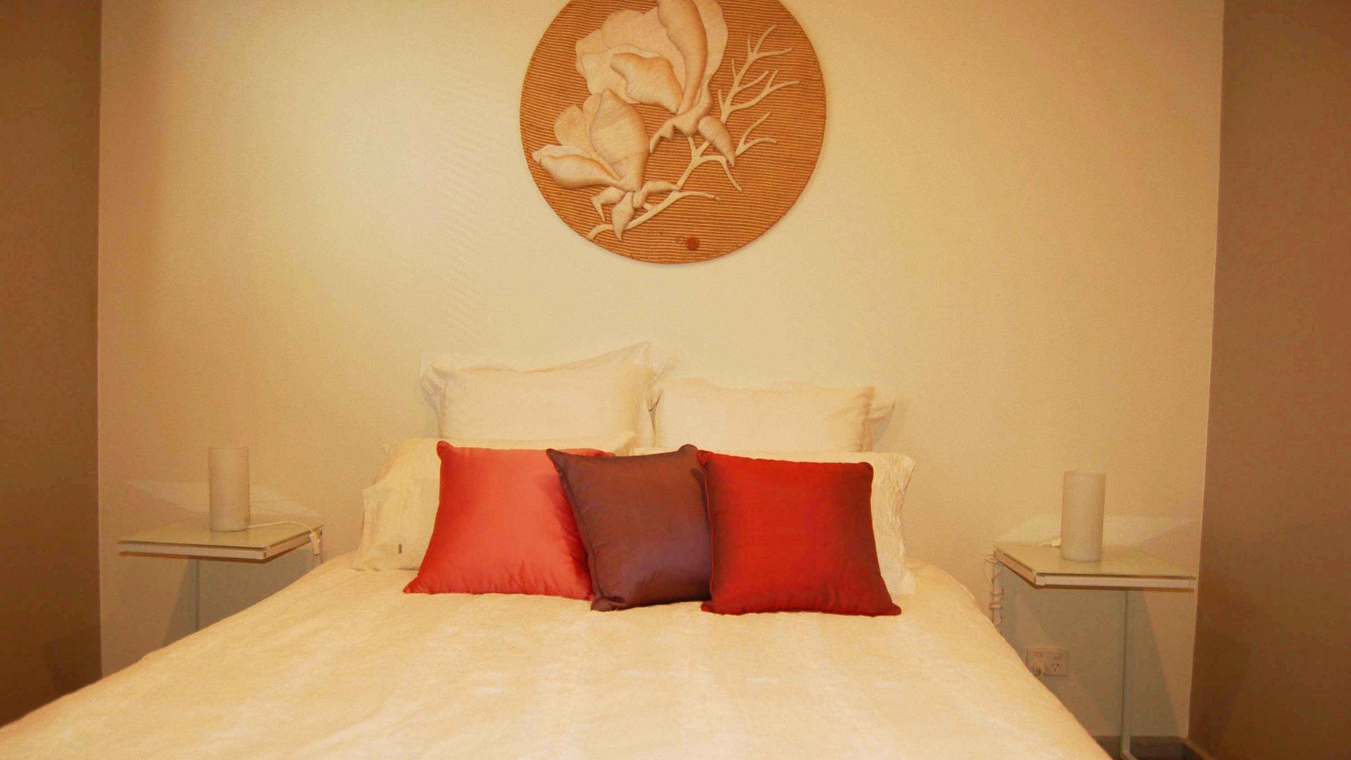  2YO Unique 2Bed Home 100M to Beach — image 15