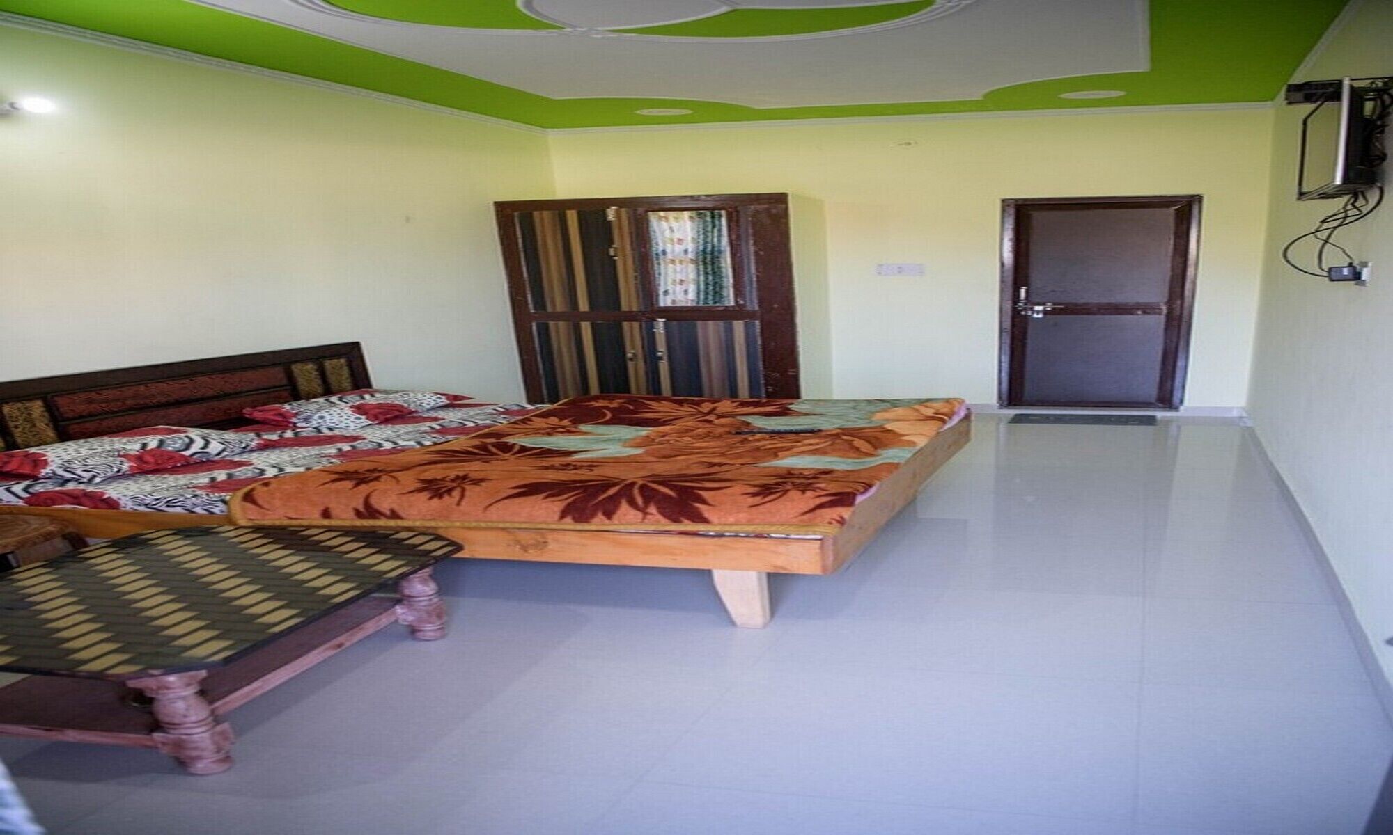 Spotless Comfortable Room at Kempty Range