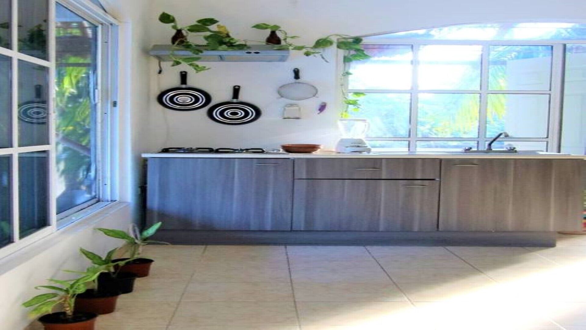 ADVENTURE & DIVING Holistic House II-Natural Therapies