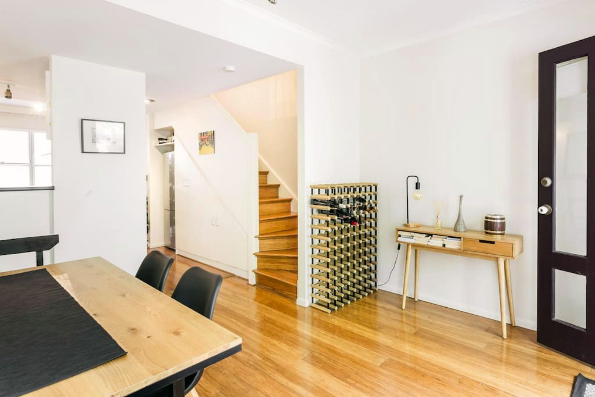 Stunning townhouse in unbeatable location! Walk to Chapel St, St Kilda beach, CB