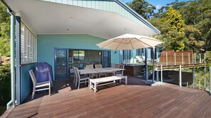 Outdoor dining - Maison Royale - Decks with Beach Views (AVOCA BEACH)