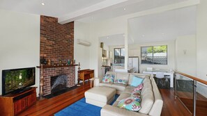 Living area - Maison Royale - Decks with Beach Views (AVOCA BEACH)