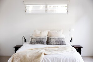 2 bedrooms, iron/ironing board, WiFi, bed sheets - The Beach Havens - Haven Tropicana (Emerald Beach)