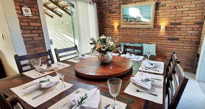 Talo 4 makuuhuoneella Bombinhas