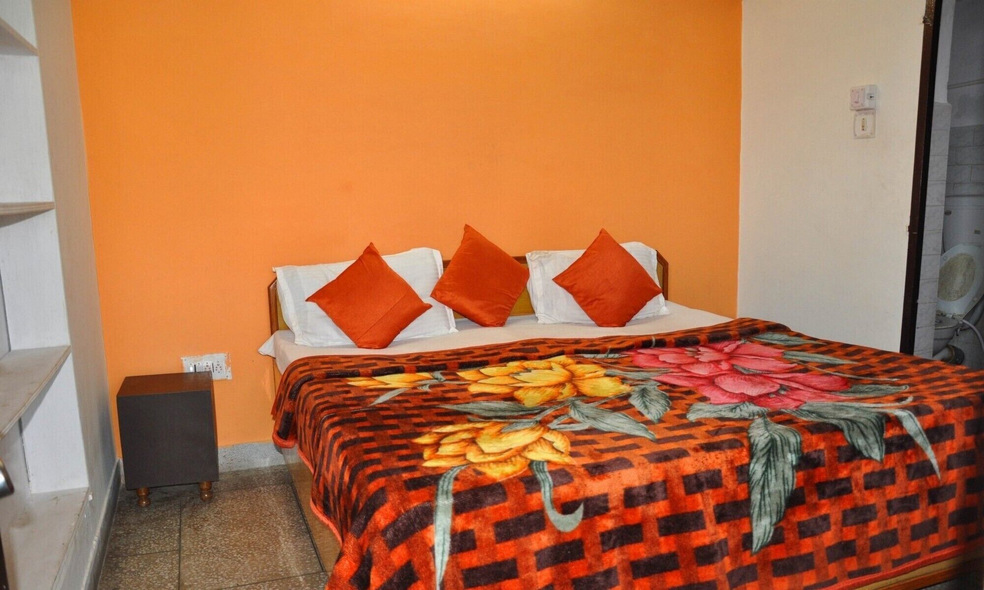 Comfortable AC Rooms Near the Ganga