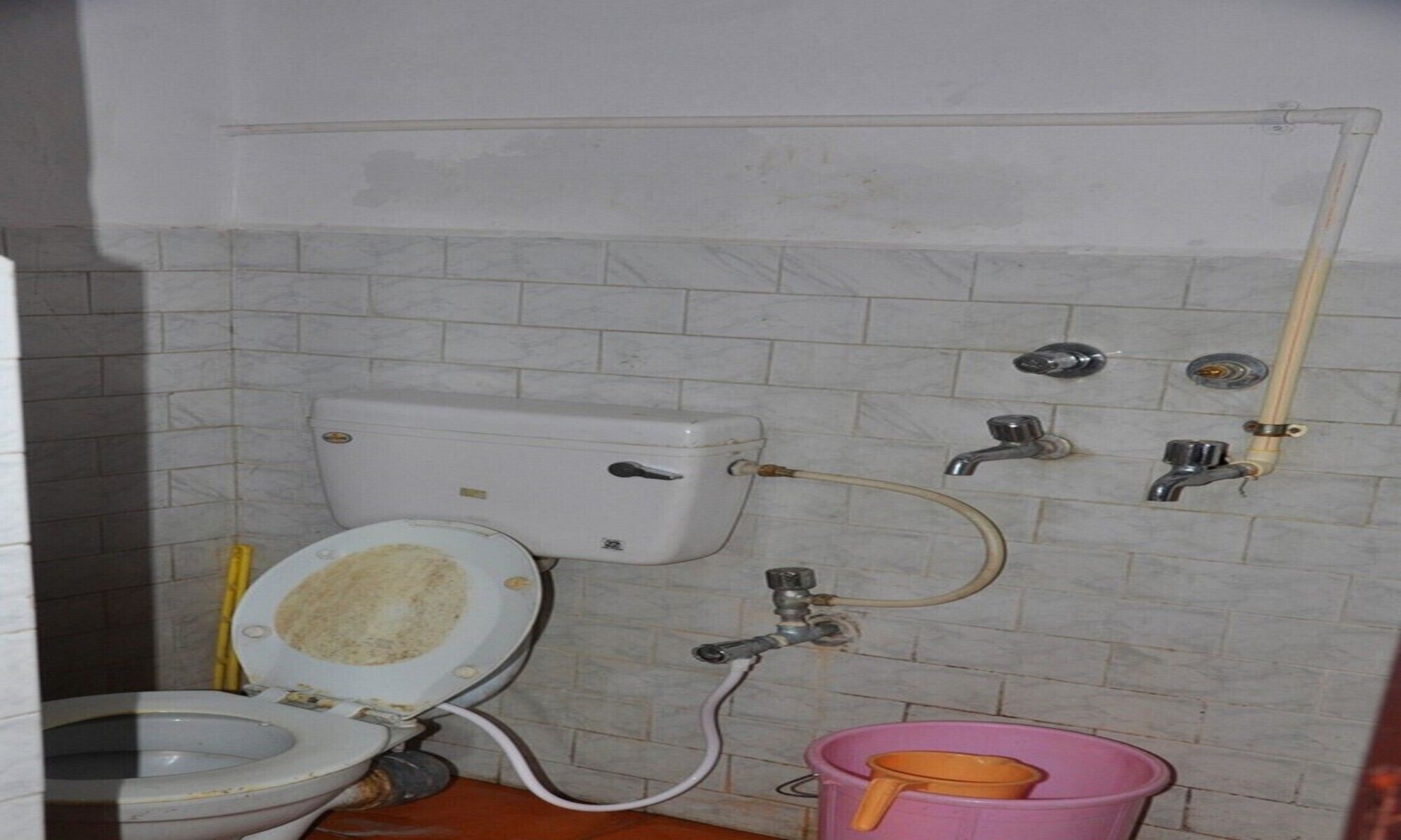 Comfortable AC Rooms Near the Ganga