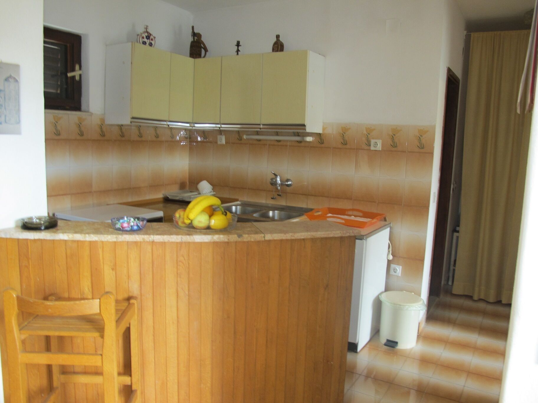 Geladeira, micro-ondas, fogão