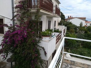 Property grounds - Lovely apartment "Dimic 2" (Supetar)