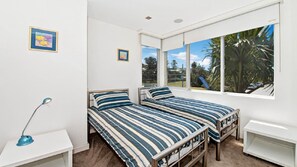 3 bedrooms, iron/ironing board, Internet, bed sheets - The Pavillion 1 - Beachfront (Wamberal)