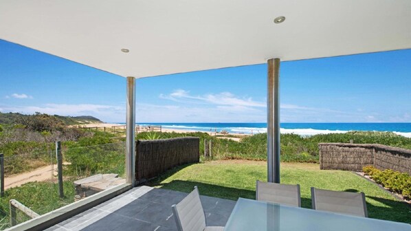 Outdoor dining - The Pavillion 1 - Beachfront (Wamberal)