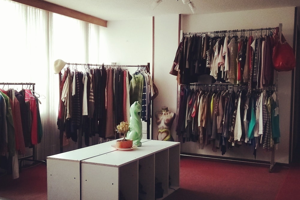 Central, affordable & large private room for 1o2