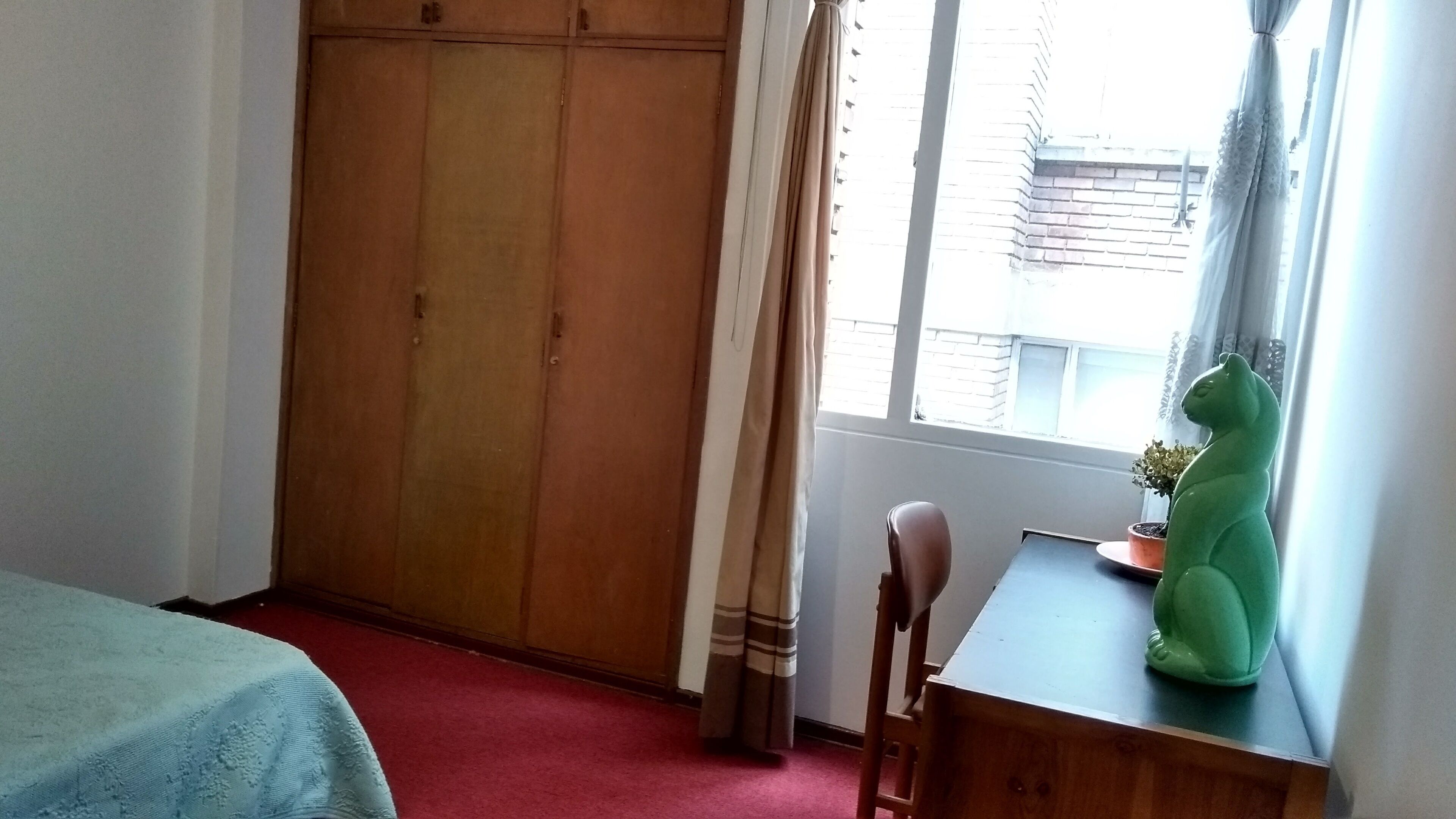 Central, affordable &amp; large private room for 1o2