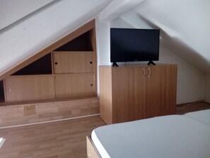 1 soverom, strykejern/-brett, wi-fi (inkludert) og sengetøy